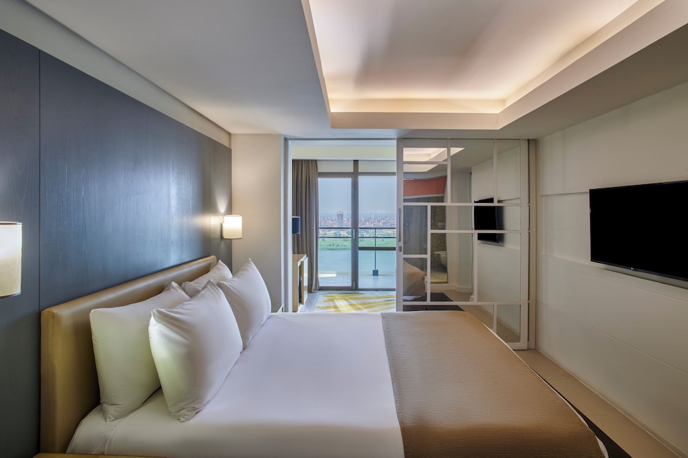 Suite, 1 King Bed, Smoking (Nile View) thumbnail 6