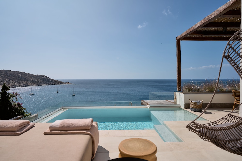 Panoramic Suite Chill Out Pool - Photo 10