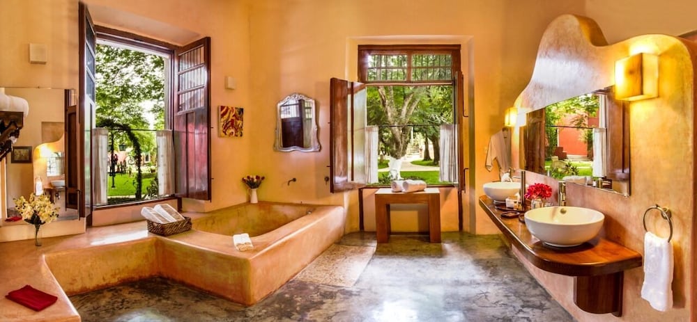 Presidential Room, 1 King Bed photo 2