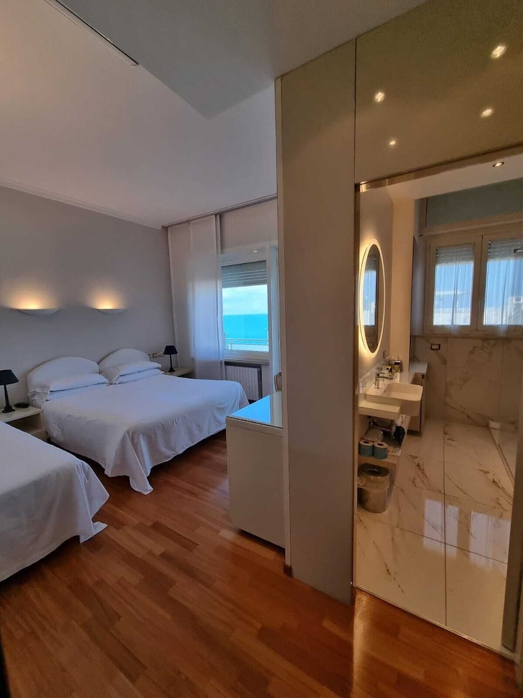 Panoramic Triple Room - Photo 2