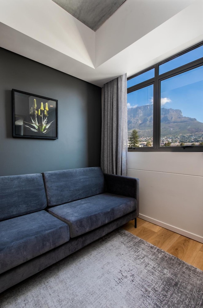 Luxury Suite - Photo 5