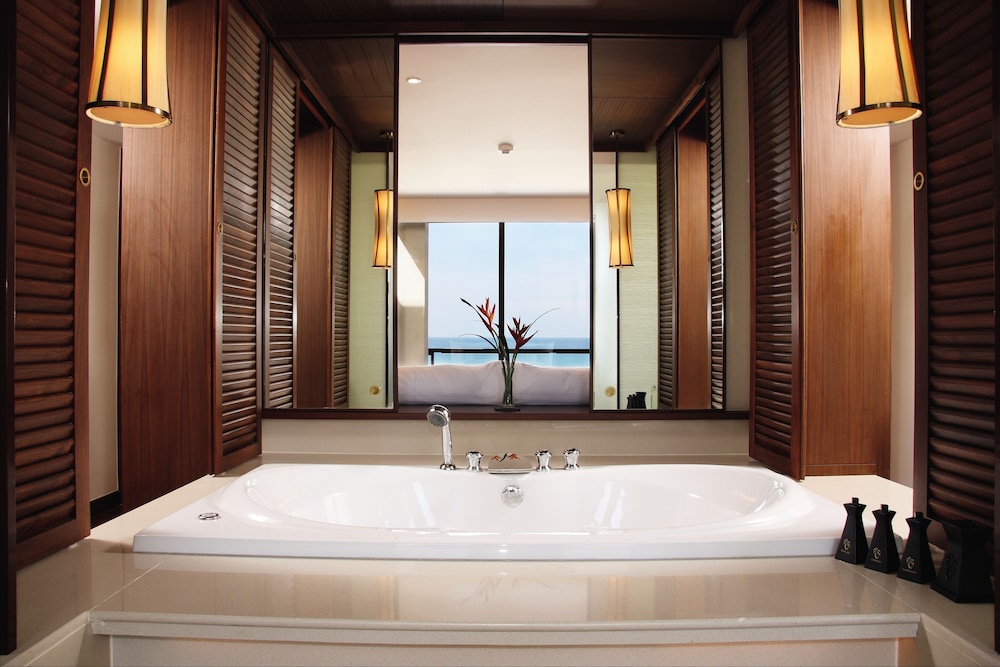 Royal Penthouse, 3 Bedrooms, Jetted Tub, Sea View - Photo 10