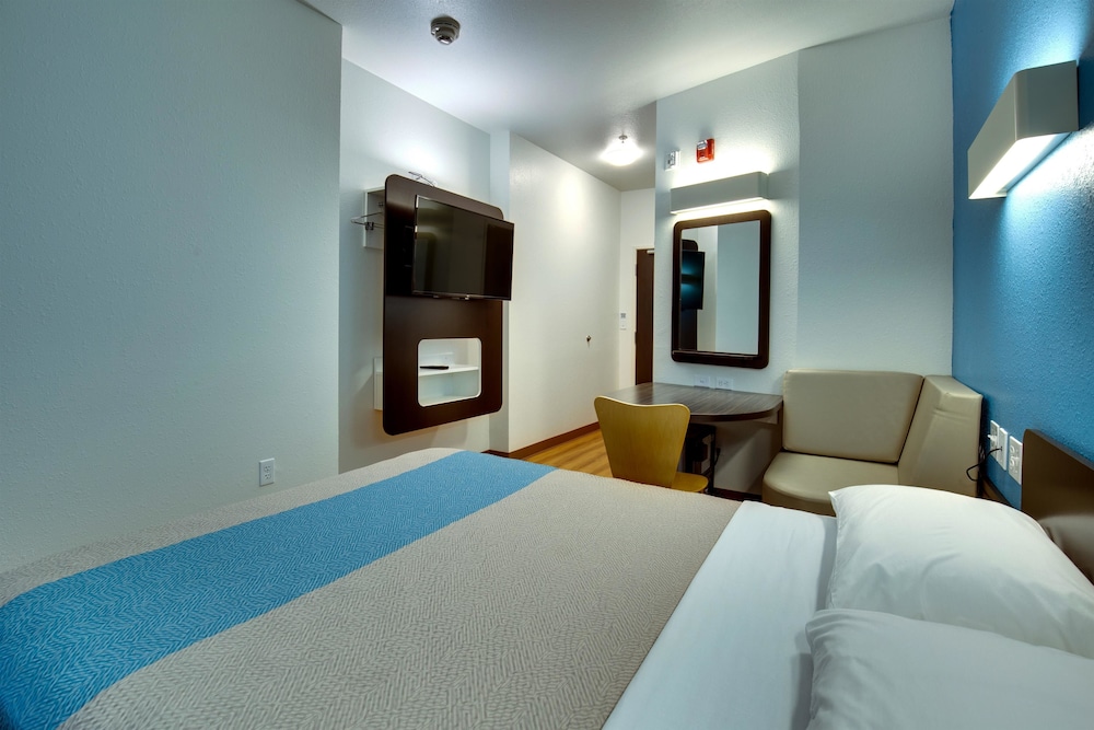 Standard Room, 1 Queen Bed, Non Smoking, Refrigerator photo 2