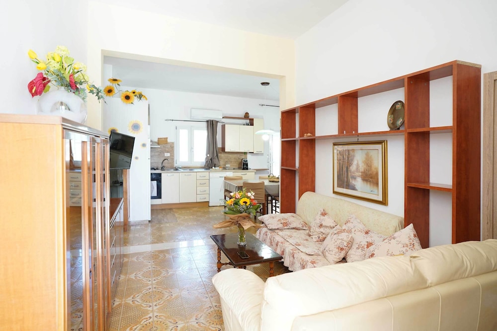 Villa photo 3