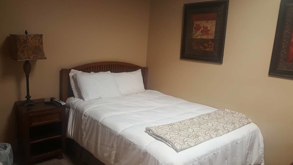 Family Room, 1 Queen Bed photo 3