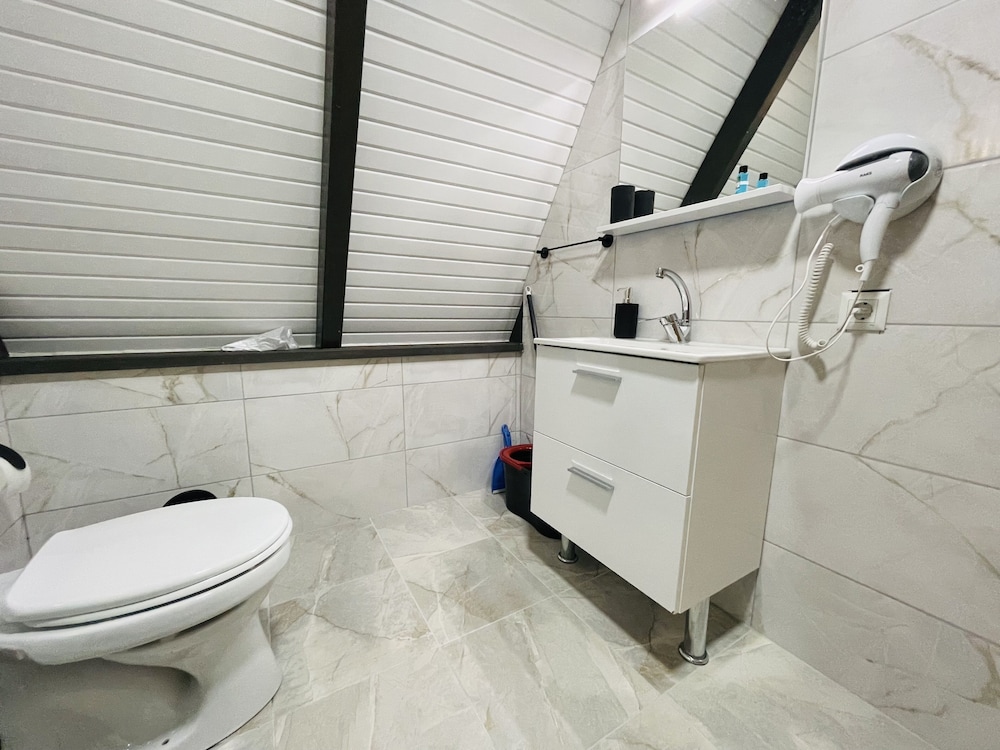 Exclusive Bungalow, Lake View, Fig photo 3