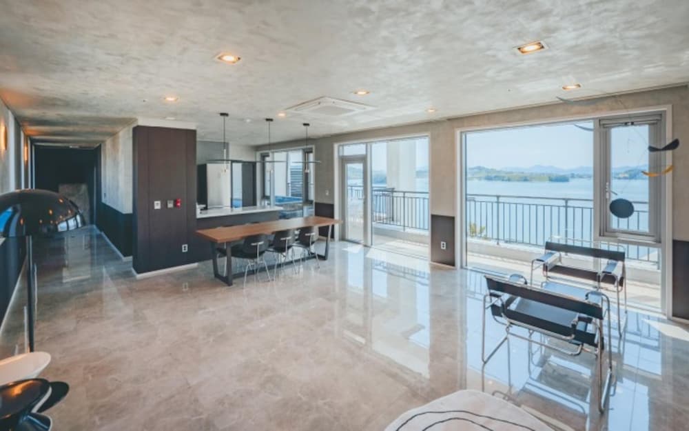 Room (Premium Ocean Pool Villa)