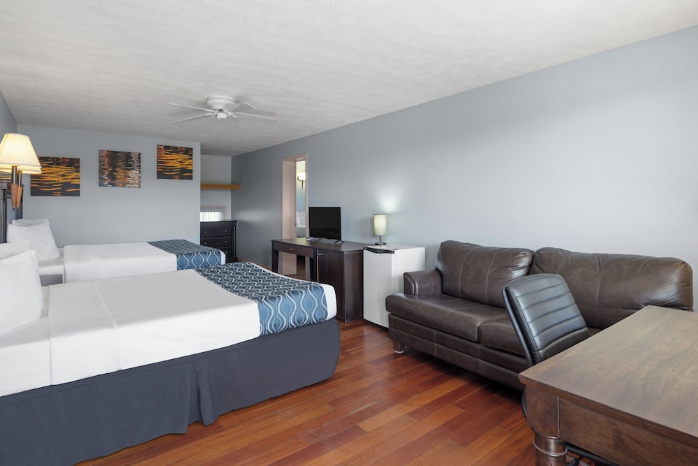 Family Suite, Multiple Beds, Non Smoking, Mountain View