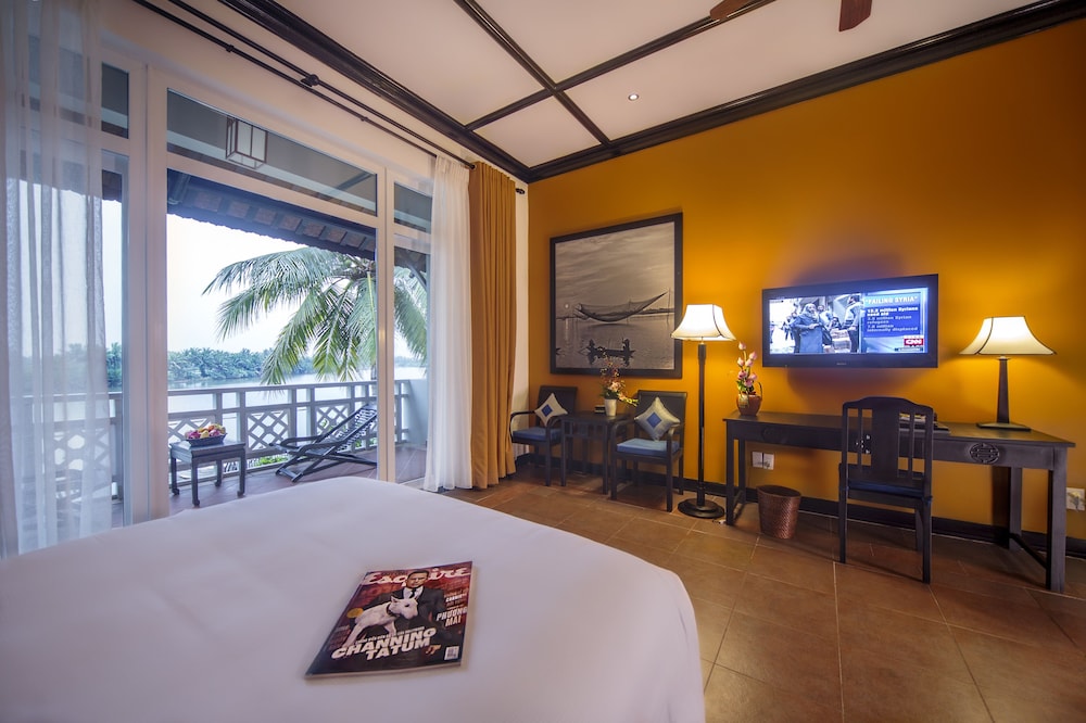 Grand Deluxe, River View - Photo 2