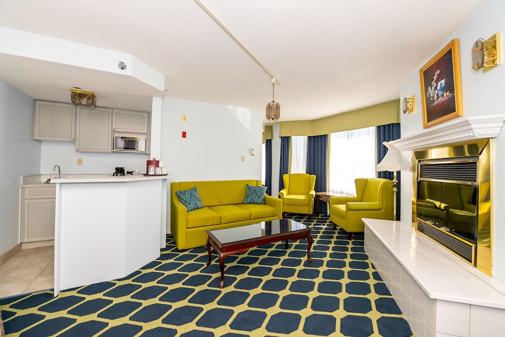 Deluxe Suite, 1 Queen Bed Non Smoking photo 3