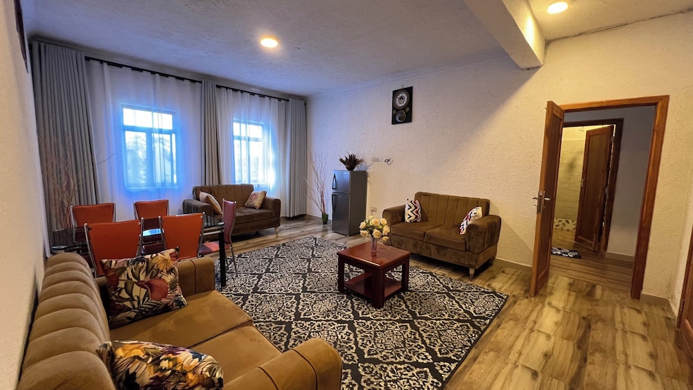 Family Room - Photo 4