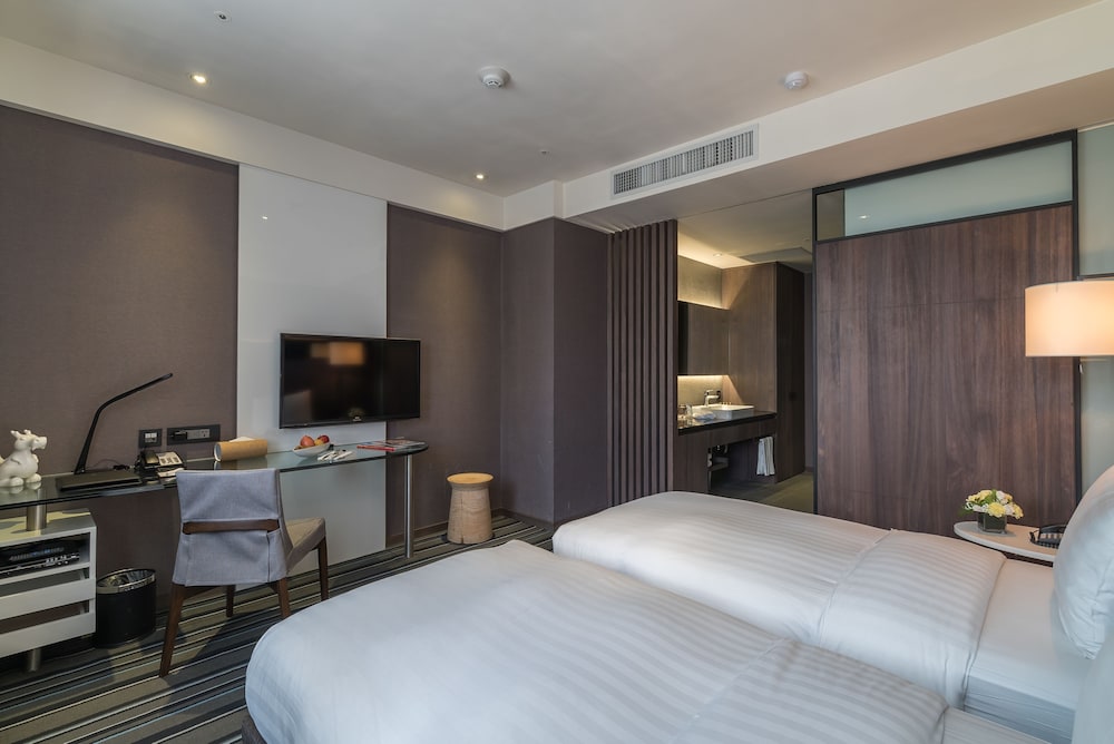 Premier Twin Room, 2 Twin Beds, City View