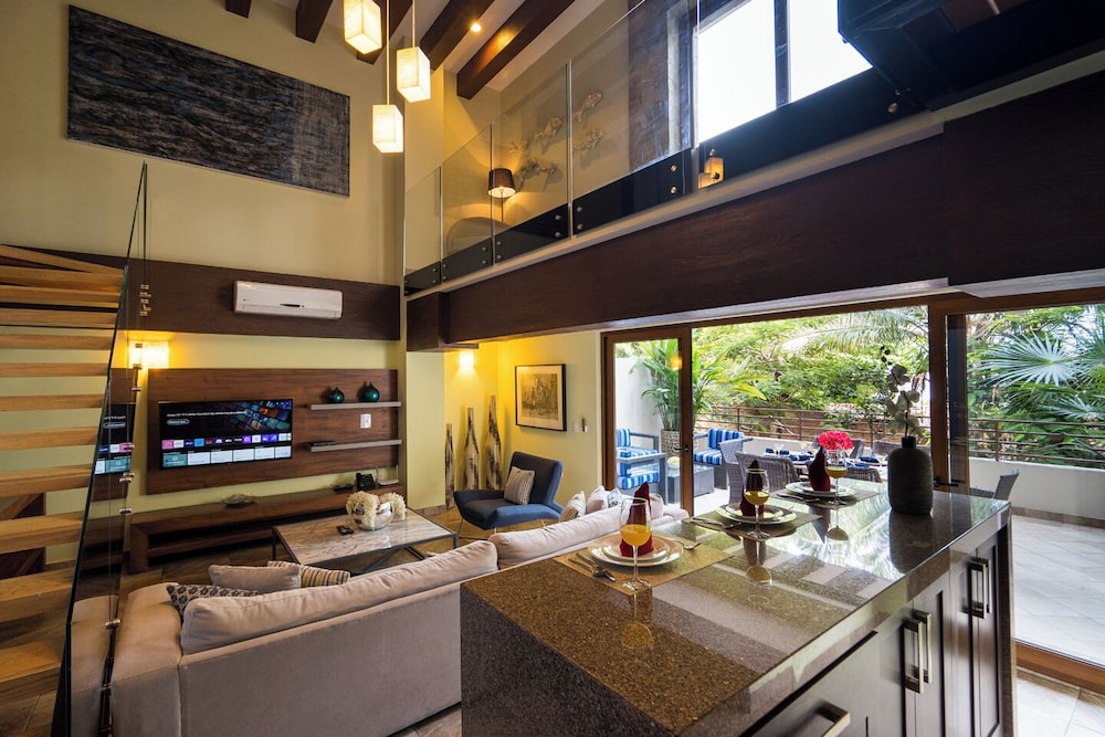 Deluxe Townhome, 2 Bedrooms, Mezzanine