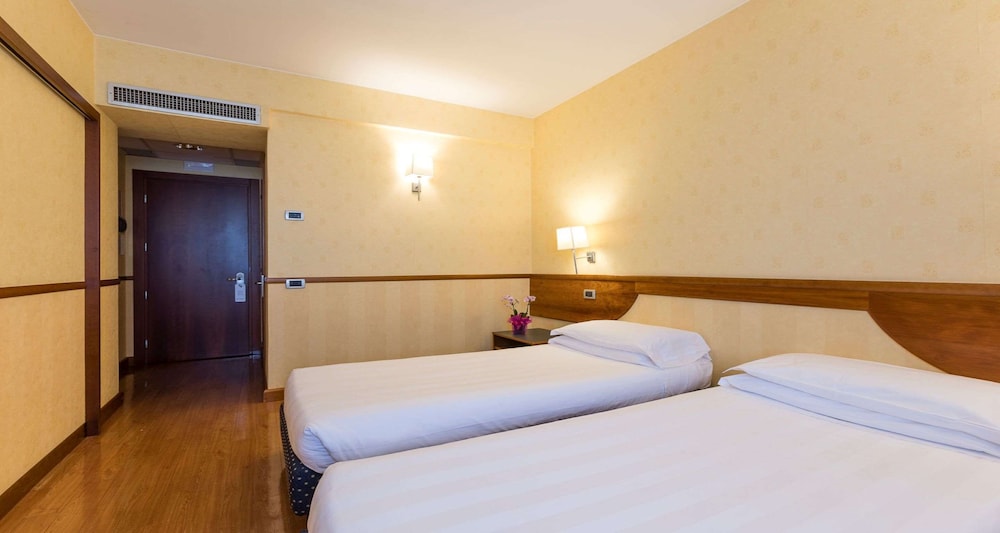 Classic Room, 2 Twin Beds - Photo 5