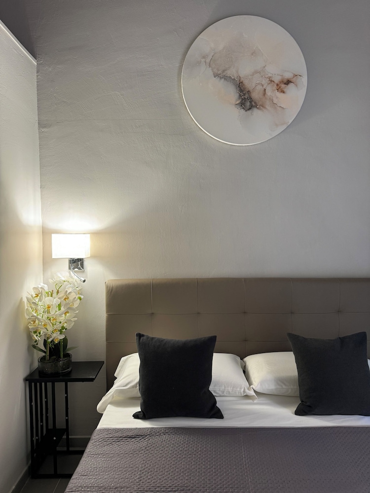 Economy Room, Balcony