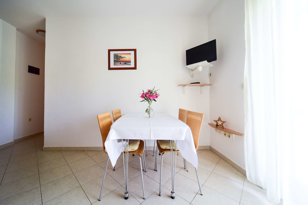 Apartment, 2 Bedrooms, Terrace, Partial Sea View photo 3