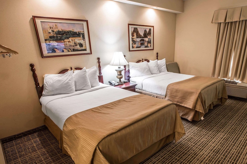 Standard Room, 2 Double Beds, Non Smoking - Photo 1