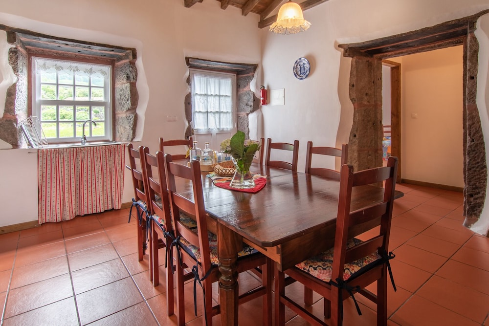 Traditional House, 4 Bedrooms photo 2