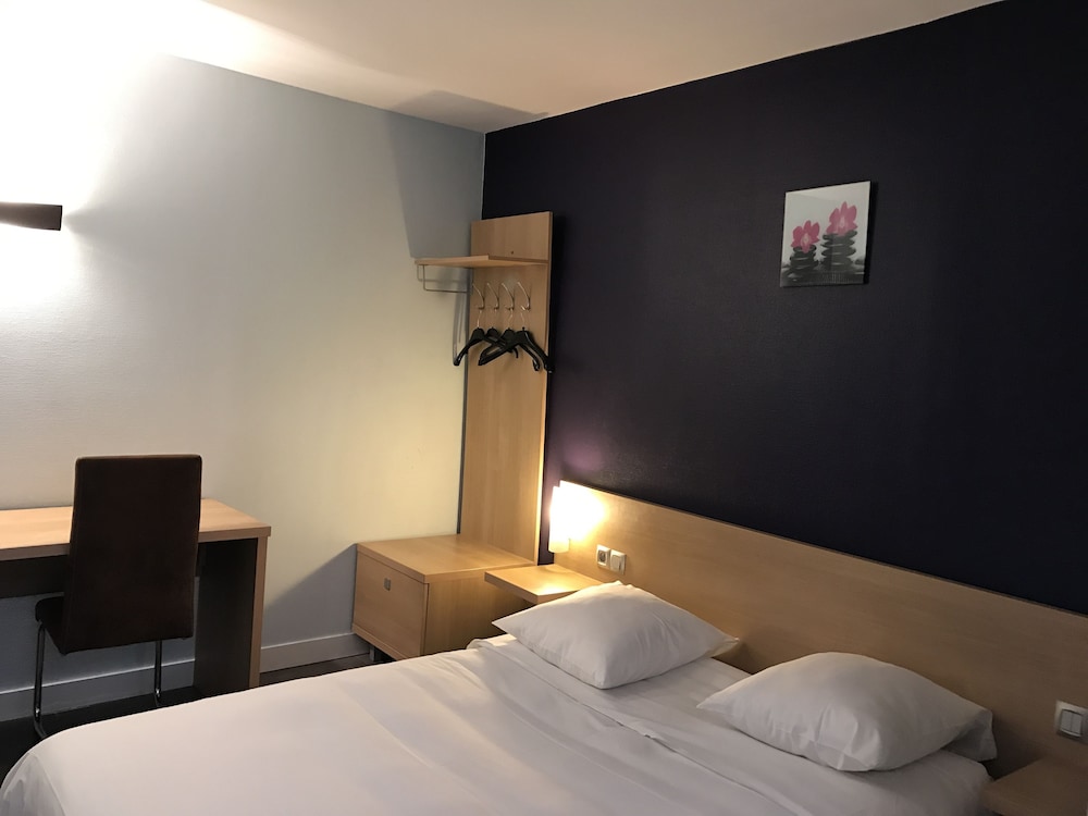 2 Double Adjoining Rooms photo 1