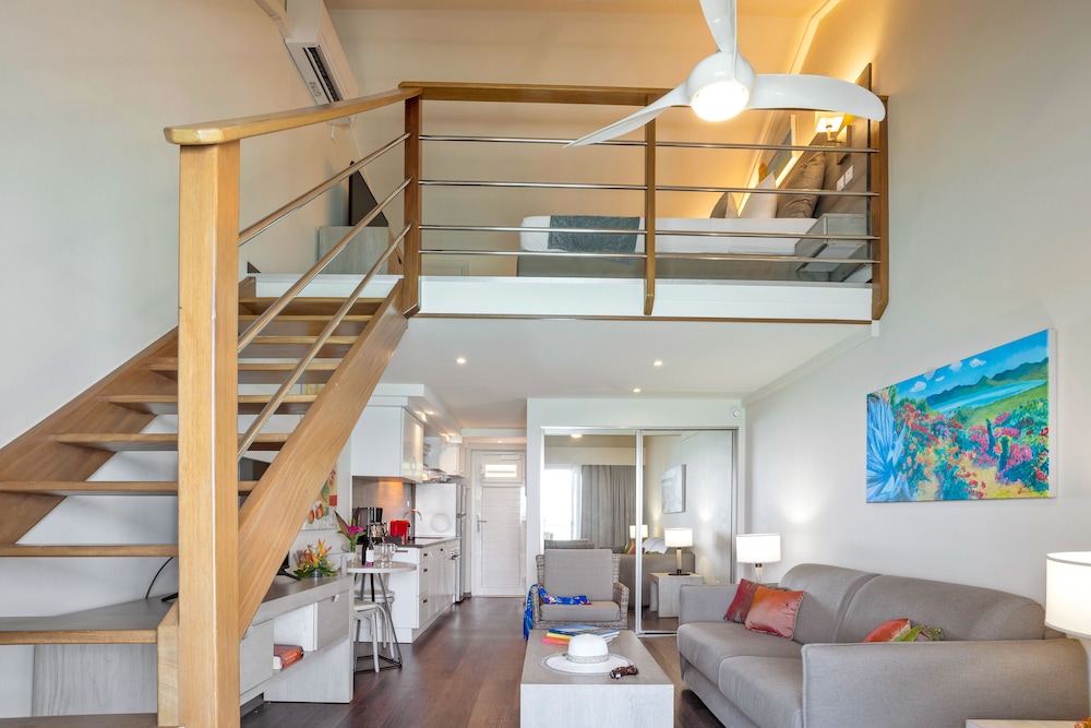 Loft, Oceanfront photo 3