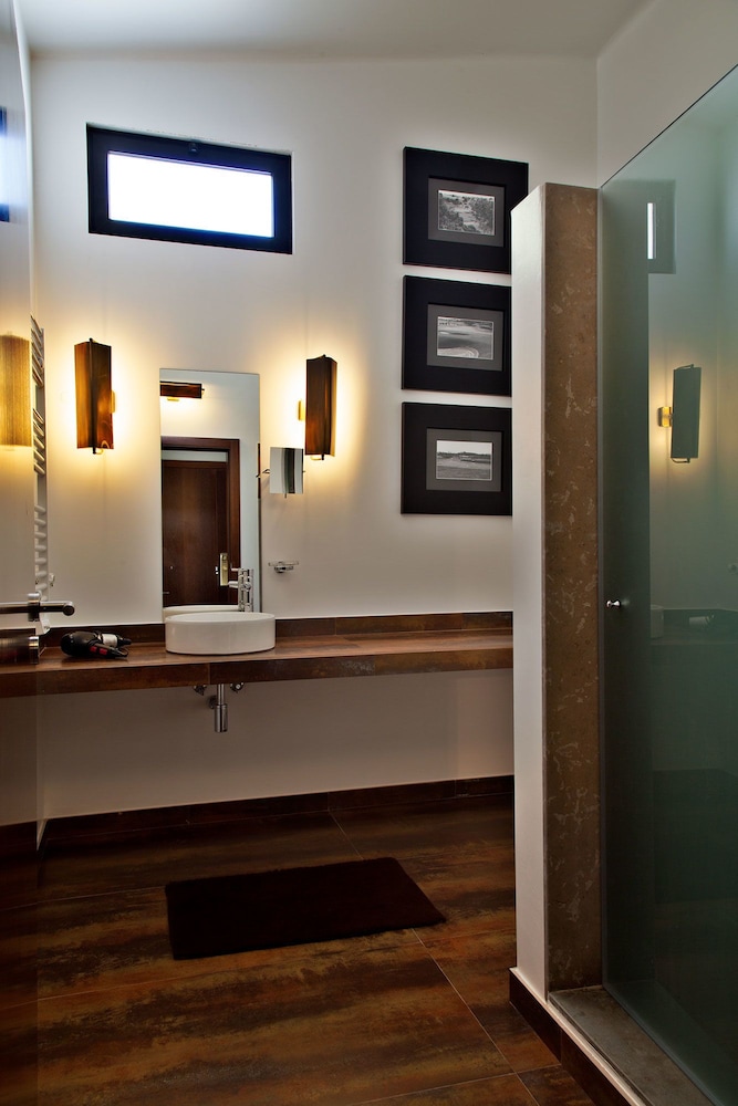 Double Room thumbnail 5