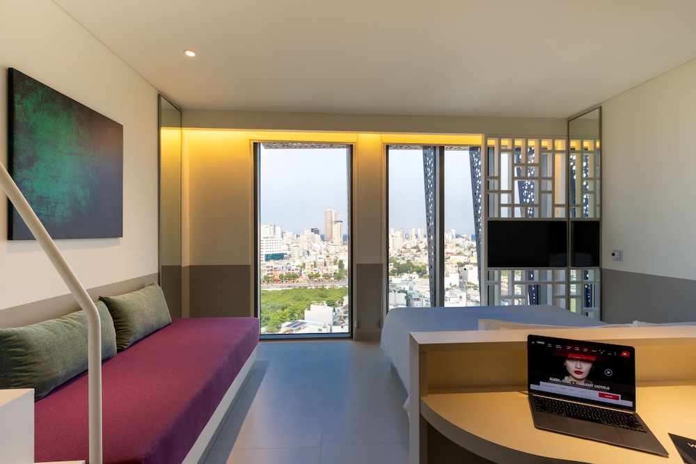 Deluxe Room, 1 King Bed, City View - Photo 2