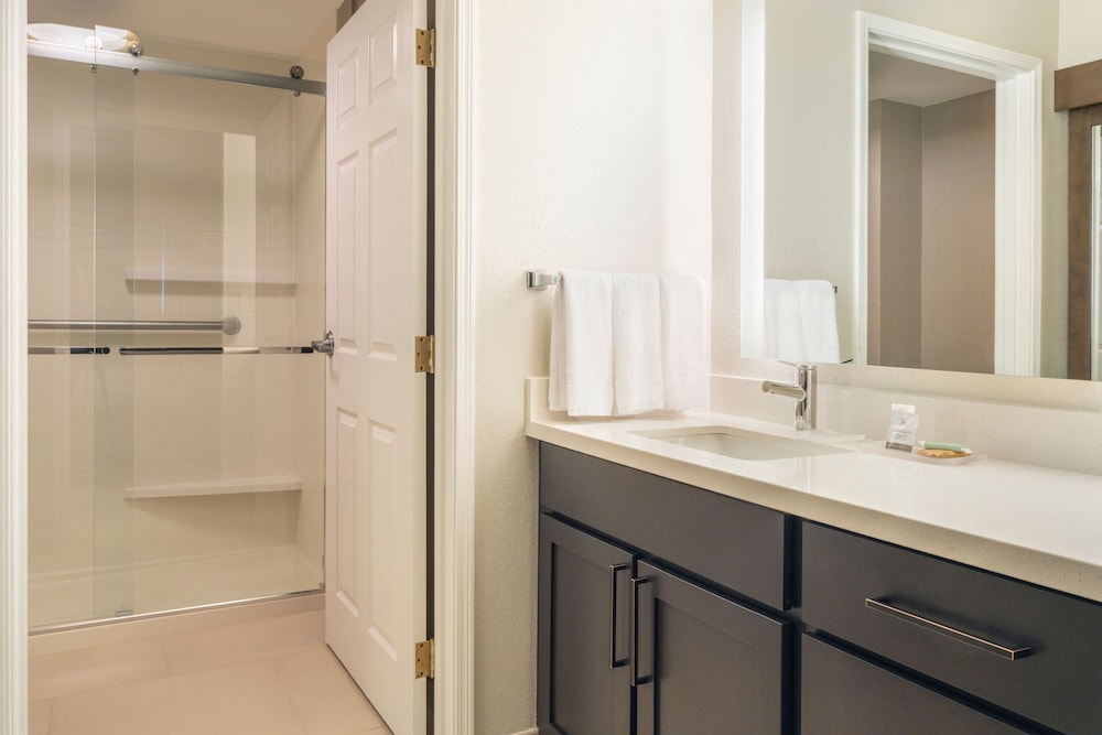 Suite, 1 Bedroom - Photo 3