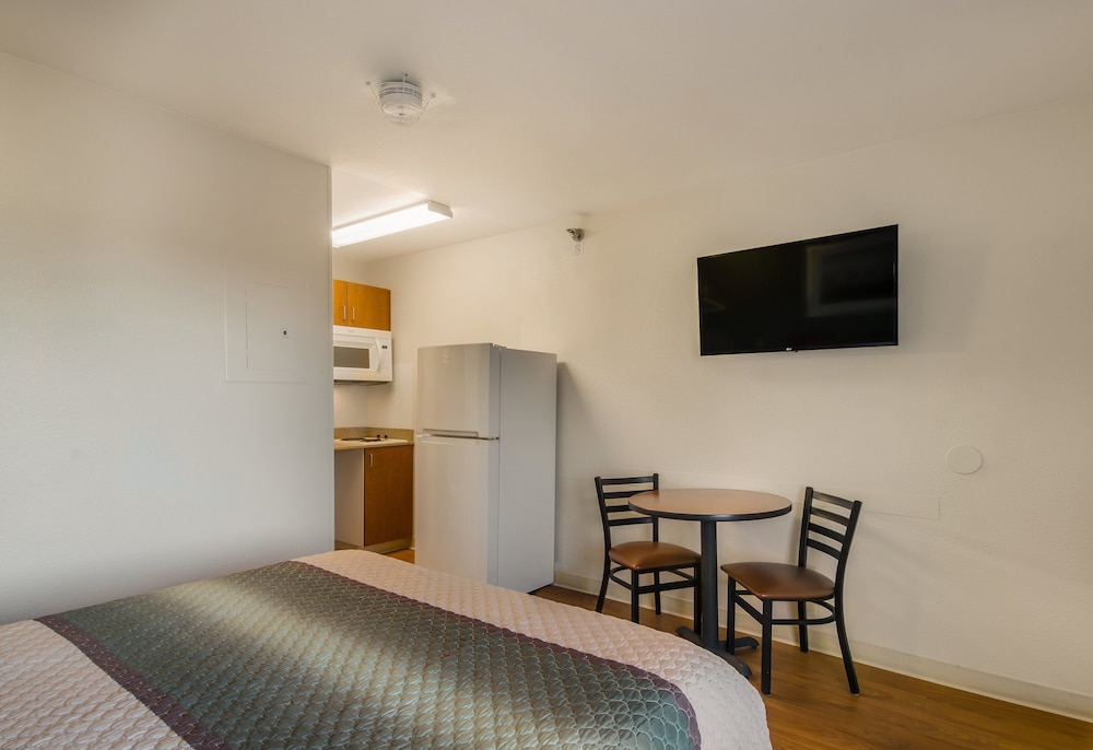 Studio, 1 Queen Bed, Accessible, Non Smoking - Photo 8