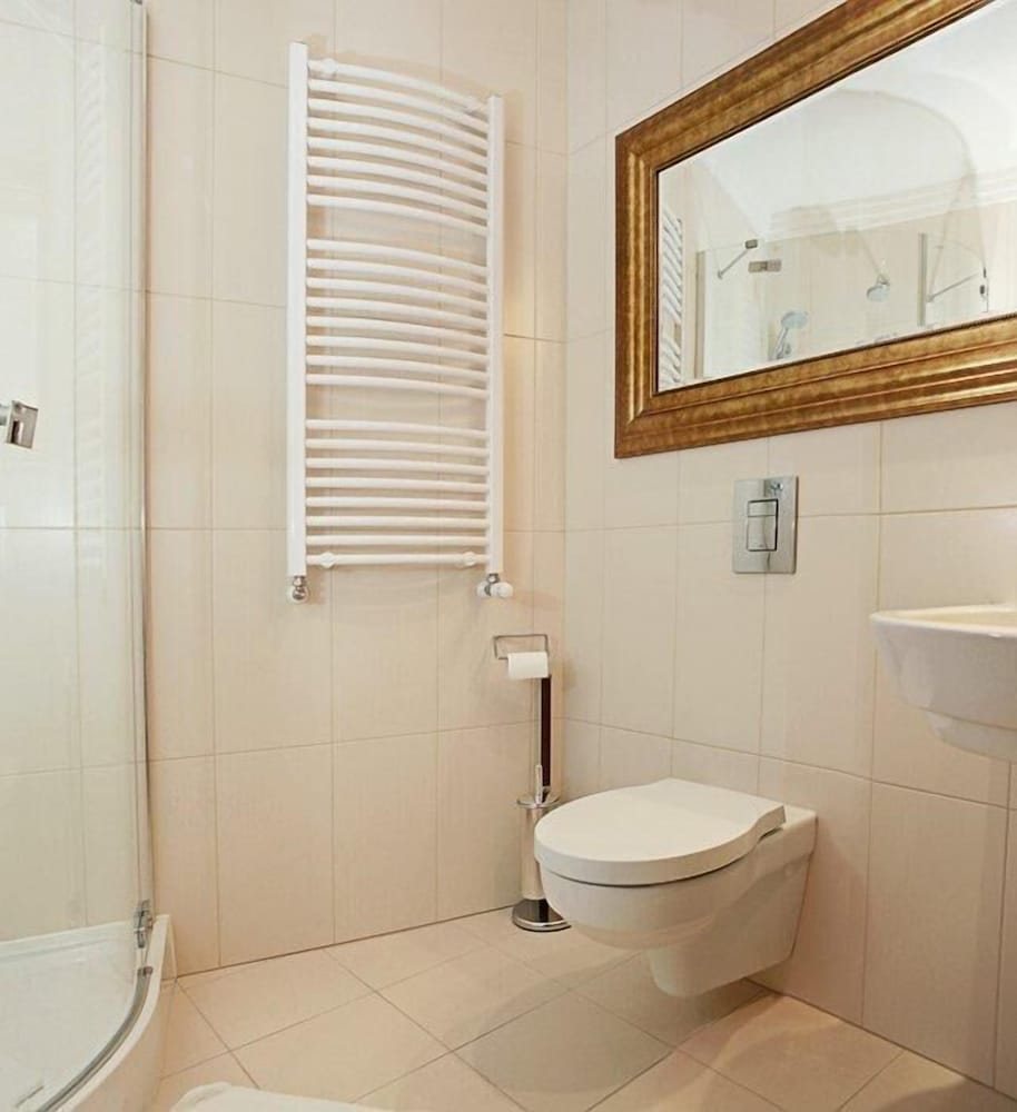 Business Suite, 1 King Bed, Non Smoking photo 2