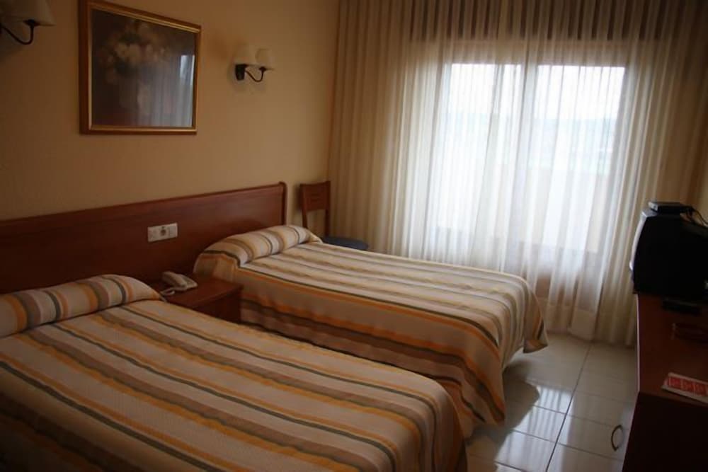 Standard Double Room - Photo 8