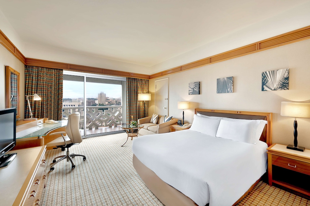 Deluxe Room, 1 King Bed - Photo 3