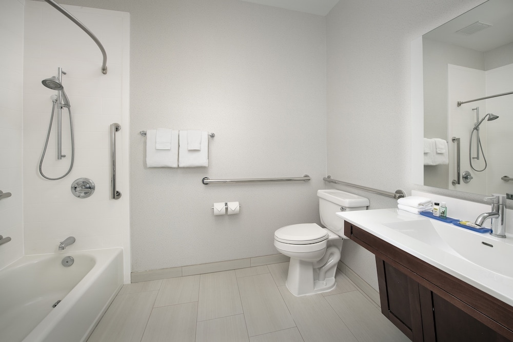 Standard Room, 2 Queen Beds, Accessible (Communications, Accessible Tub) - Photo 6