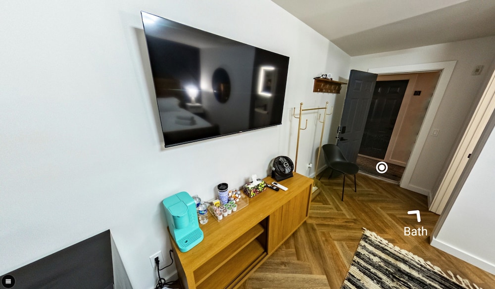 Deluxe King Room photo 2
