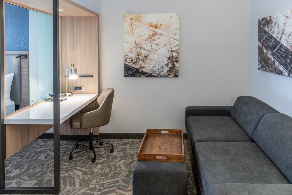 Suite, 2 Queen Beds (Mobility Accessible, Tub) - Photo 4