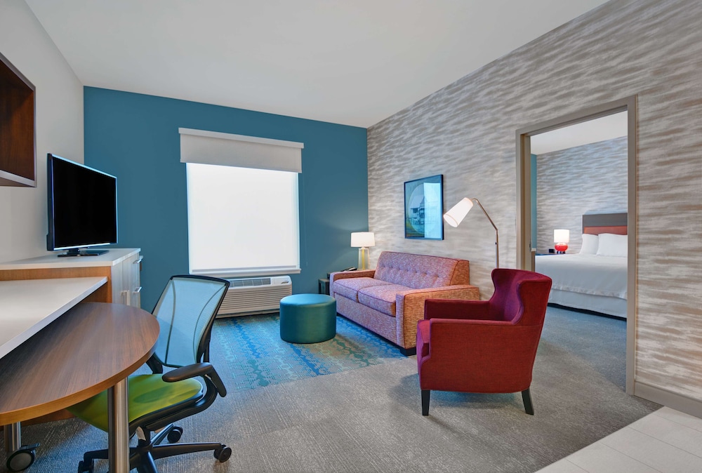 Suite, 1 King Bed, Accessible (Mobility & Hearing, Roll-in Shower) - Photo 6