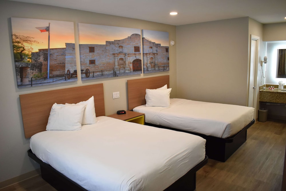 Double Room, 2 Double Beds - Photo 1