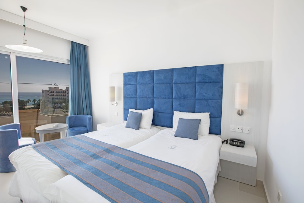 Comfort Double or Twin Room, 1 Bedroom, Balcony, Partial Ocean View