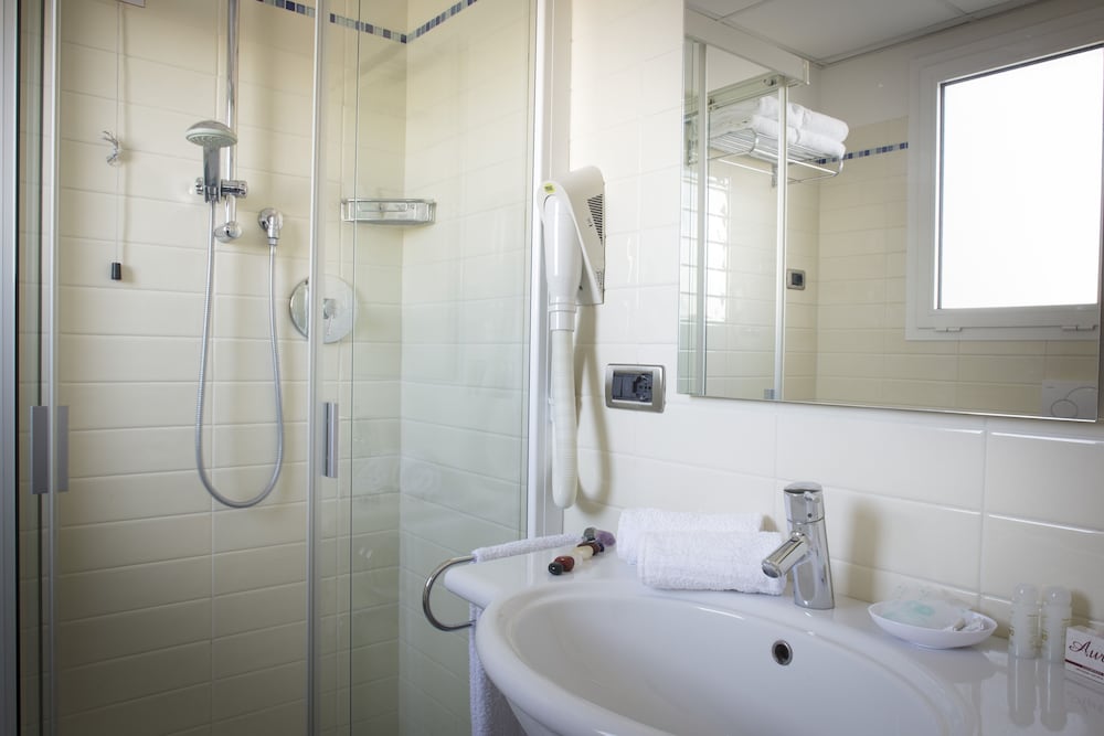 Superior Quadruple Room photo 2
