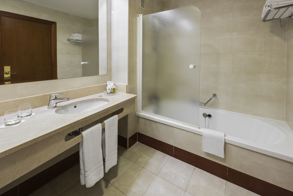 Standard Double or Twin Room - Photo 4