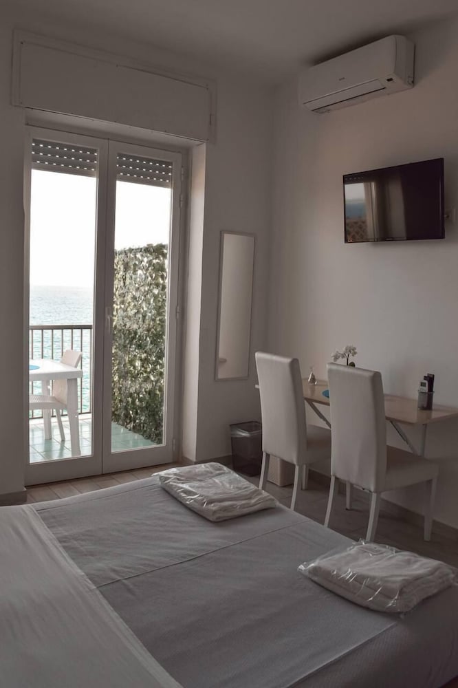 Standard Double Room, Balcony, Sea View photo 1