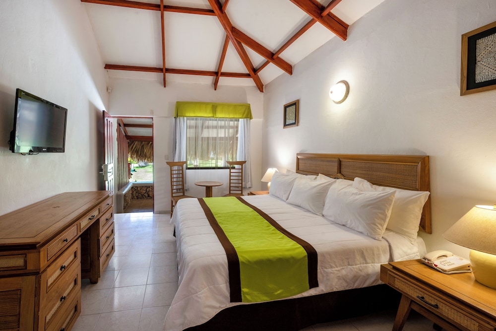 Bungalow Garden, 1 King Bed, Non-Smoking photo 3