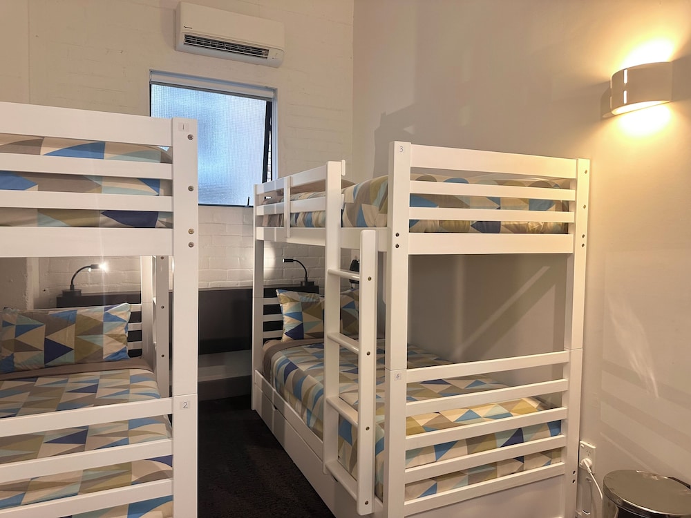 Comfort Shared Dormitory, Men only