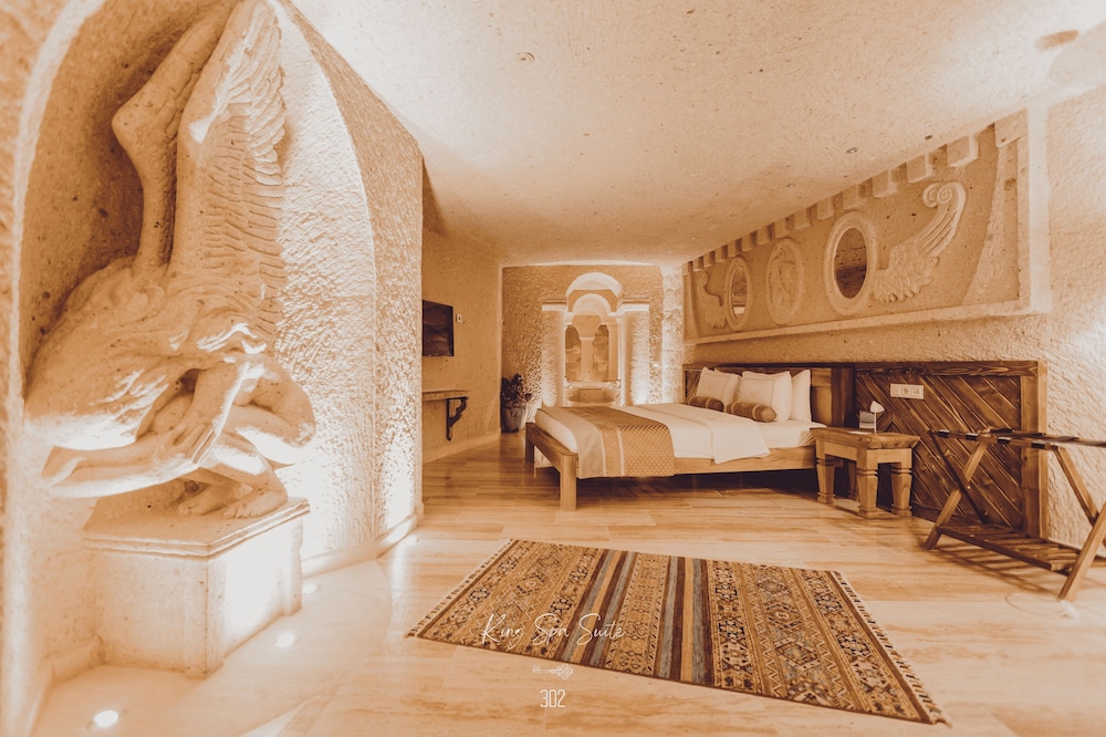 Spa Cave Suite photo 2