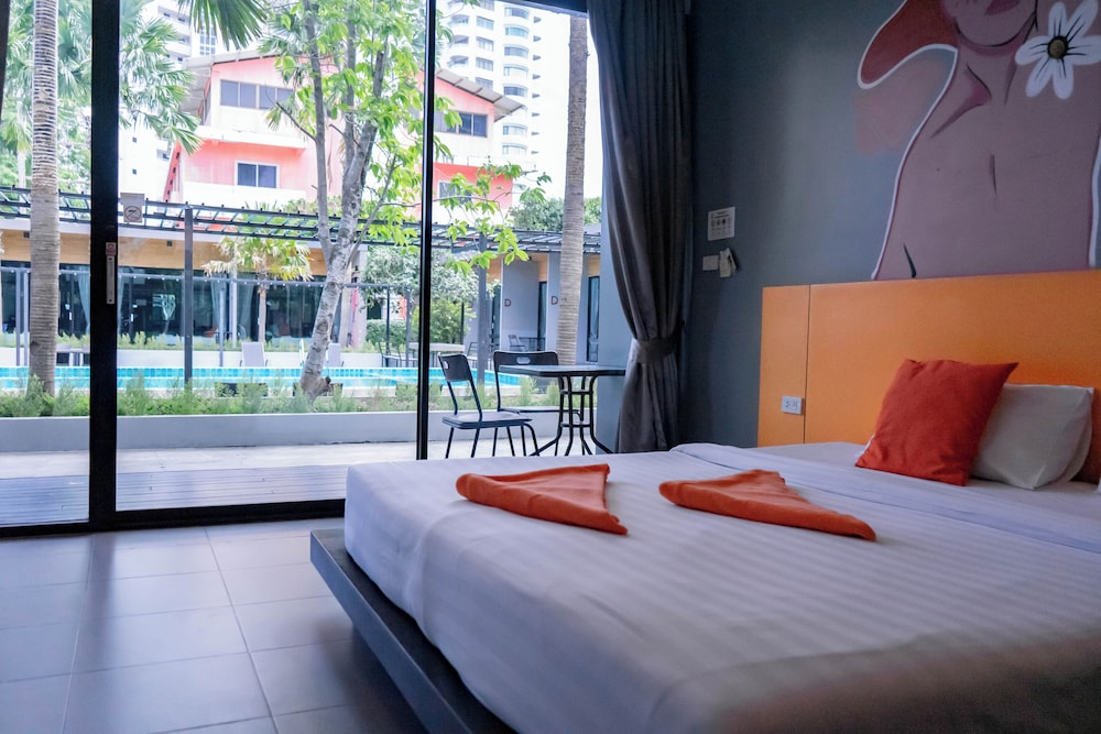 Deluxe Double Room with Pool View - Photo 5