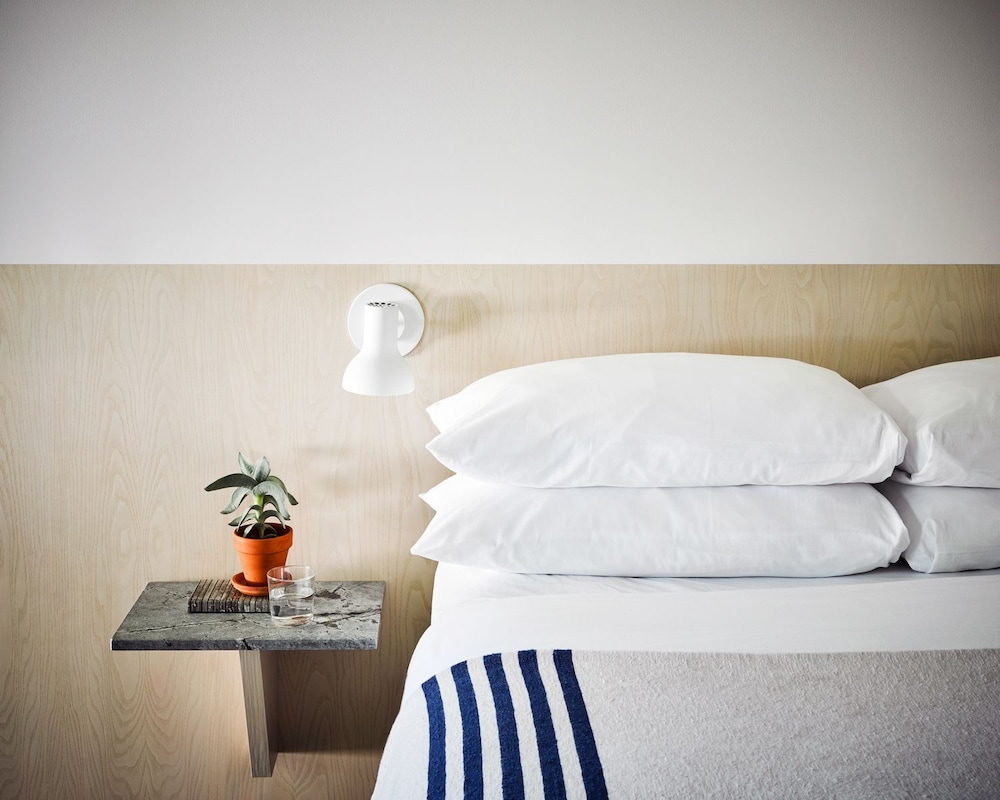 Standard Room, 2 Queen Beds, Lake View (Newly Renovated)