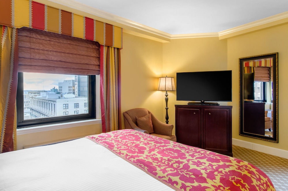 Room, 1 Queen Bed, Accessible thumbnail 6