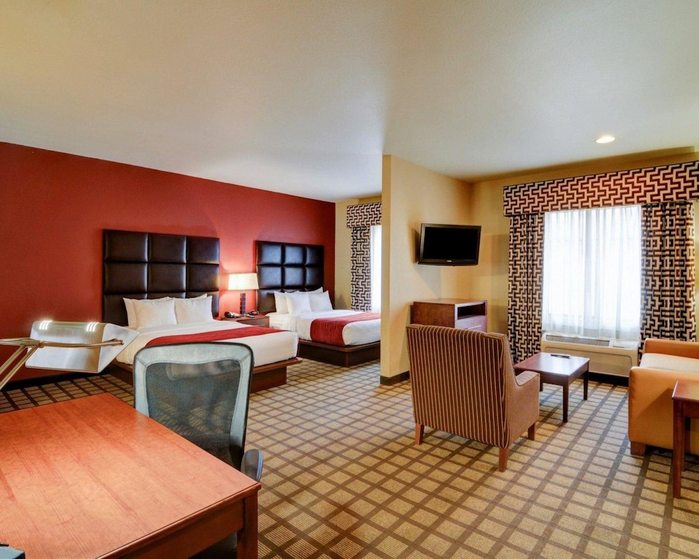 Suite, Multiple Beds, Non Smoking photo 2