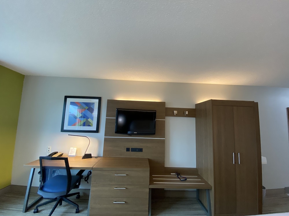Standard Room, 2 Queen Beds - Photo 5