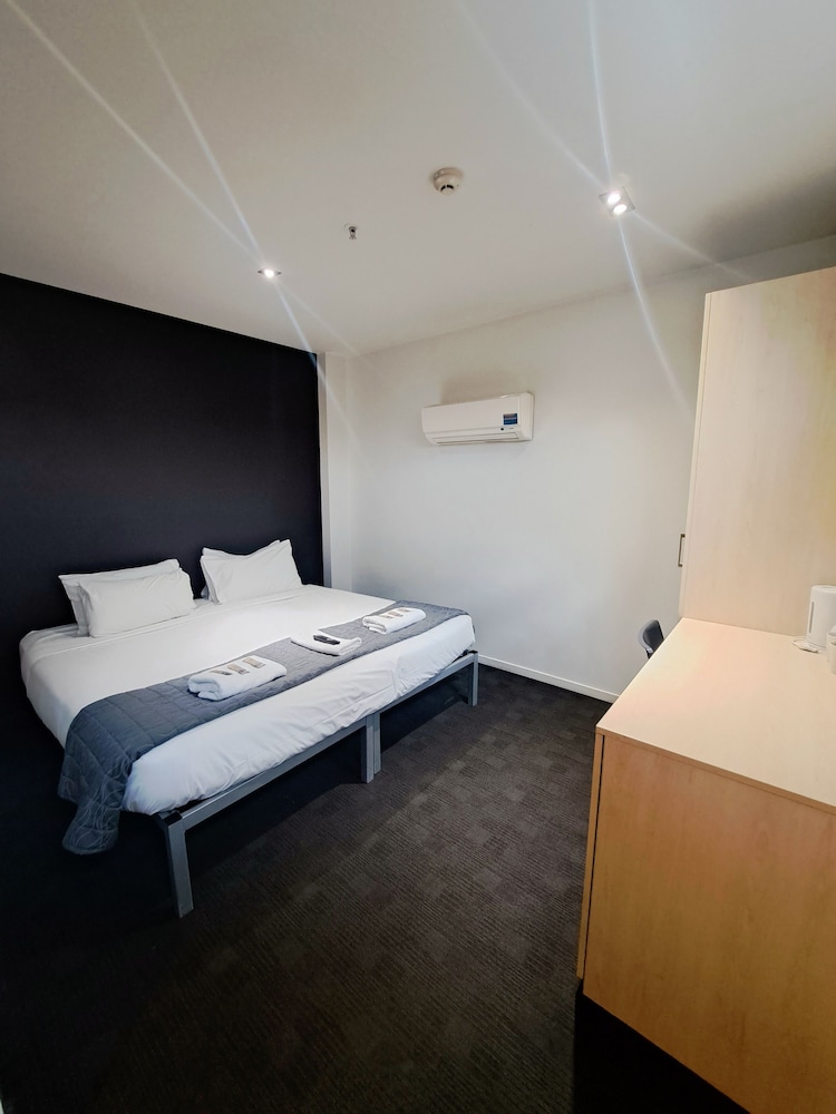 King/Twin Interior Room (no window) - Photo 1