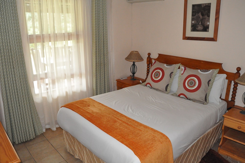 Standard Cottage, 2 Bedrooms, Pool View photo 2